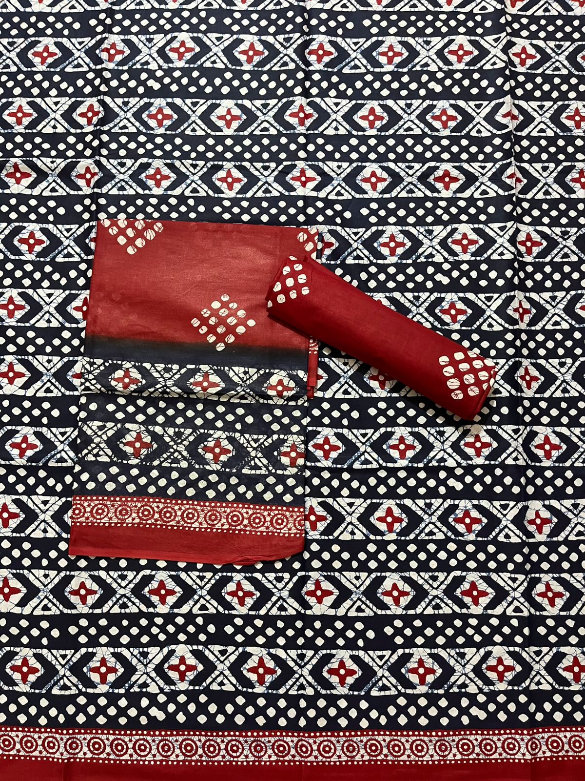 ₹575! Deeptex Batik Cotton Printed Suits