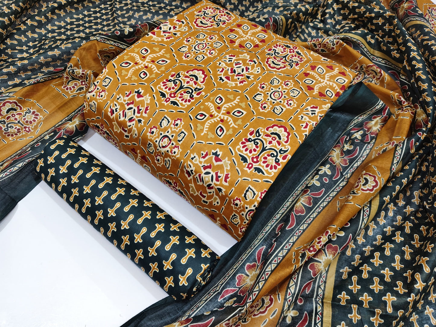 ₹599! Jiafashion Cotton Ethnic Suits