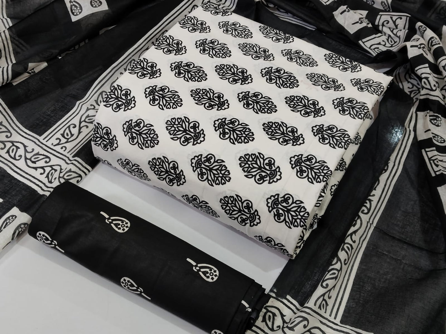 ₹649! Jiafashion Cotton Dress Materials
